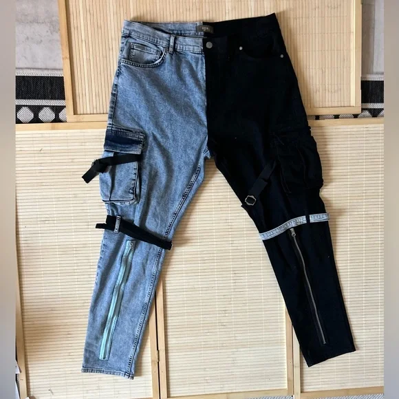 CECA UTILITY CARGO JEANS ZIPPER BLACK/BLUE
Like new condition 
Size:40 - Picture 2 of 9